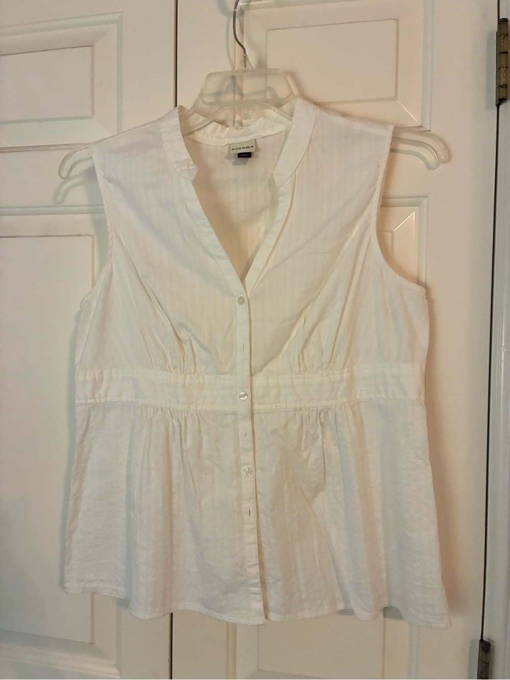 Women’s White Sleeveless Button-Front Peplum Top